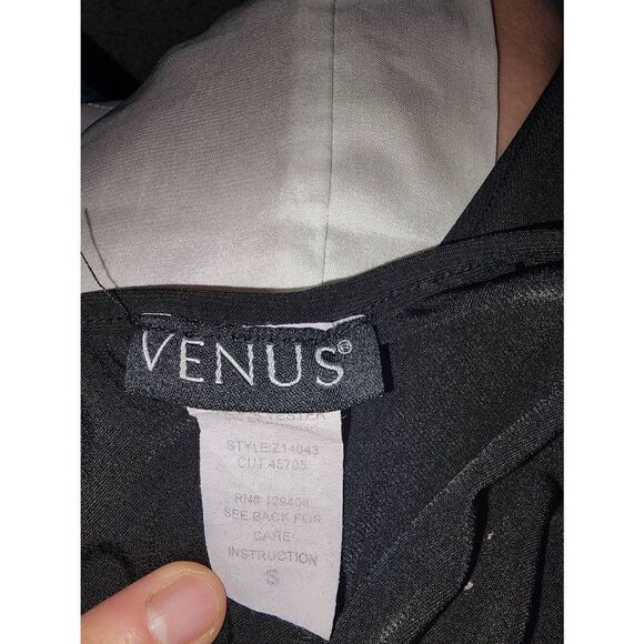 Bundle of 2 Venus Tops  Size Small - Picture 9 of 10